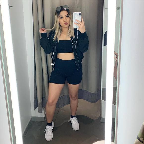 Meet your Posher, Maya - Picture 1 of 1